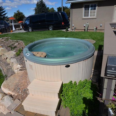 Tacit Shadow Resort Shangri-La King Suite, Gym, Coffee Bar, Hot-Tub, Free Laundry, Food Available Parowan Exterior photo