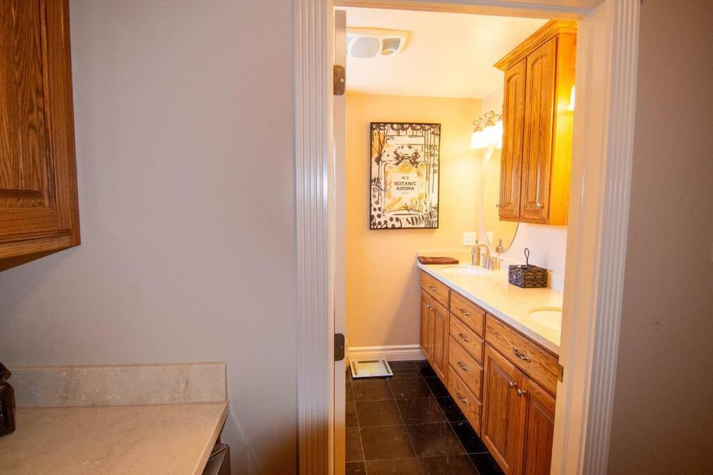 Tacit Shadow Resort Shangri-La King Suite, Gym, Coffee Bar, Hot-Tub, Free Laundry, Food Available Parowan Exterior photo