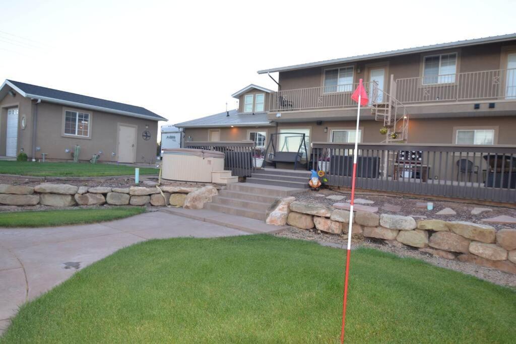 Tacit Shadow Resort Shangri-La King Suite, Gym, Coffee Bar, Hot-Tub, Free Laundry, Food Available Parowan Exterior photo
