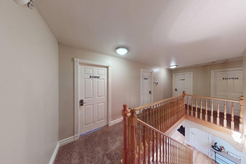Tacit Shadow Resort Shangri-La King Suite, Gym, Coffee Bar, Hot-Tub, Free Laundry, Food Available Parowan Exterior photo