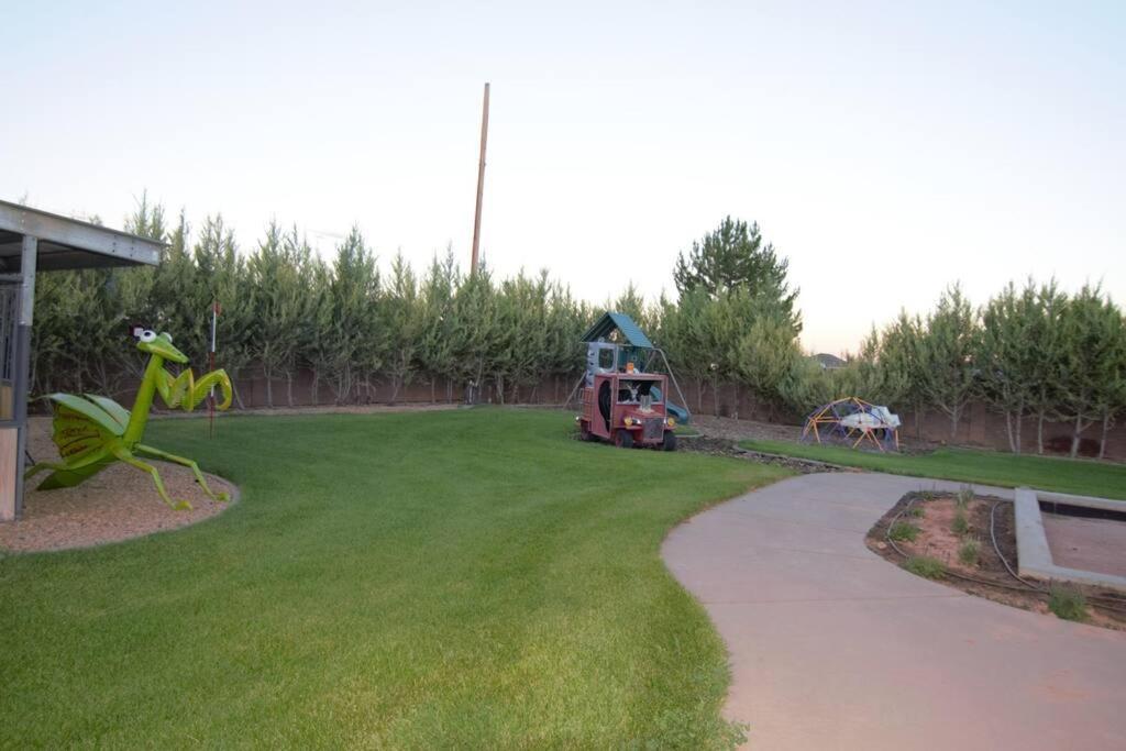 Tacit Shadow Resort Shangri-La King Suite, Gym, Coffee Bar, Hot-Tub, Free Laundry, Food Available Parowan Exterior photo