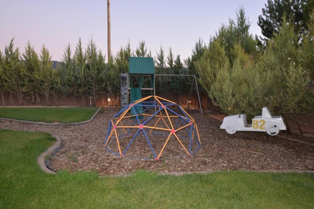Tacit Shadow Resort Shangri-La King Suite, Gym, Coffee Bar, Hot-Tub, Free Laundry, Food Available Parowan Exterior photo