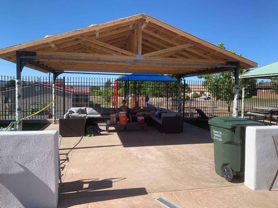 Tacit Shadow Resort Shangri-La King Suite, Gym, Coffee Bar, Hot-Tub, Free Laundry, Food Available Parowan Exterior photo