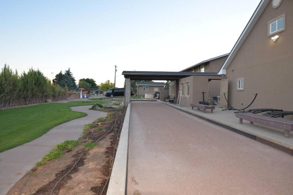 Tacit Shadow Resort Shangri-La King Suite, Gym, Coffee Bar, Hot-Tub, Free Laundry, Food Available Parowan Exterior photo
