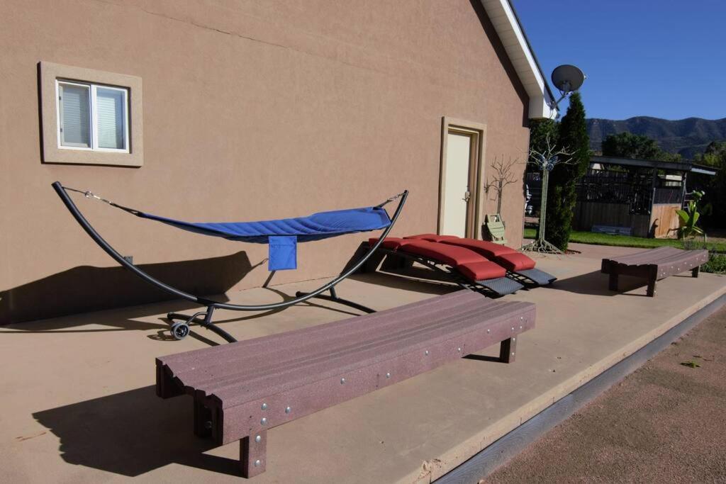 Tacit Shadow Resort Shangri-La King Suite, Gym, Coffee Bar, Hot-Tub, Free Laundry, Food Available Parowan Exterior photo
